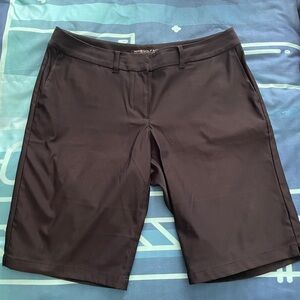 Ladies Nike Dri Fit Golf Shorts in Black Size 8 (M)